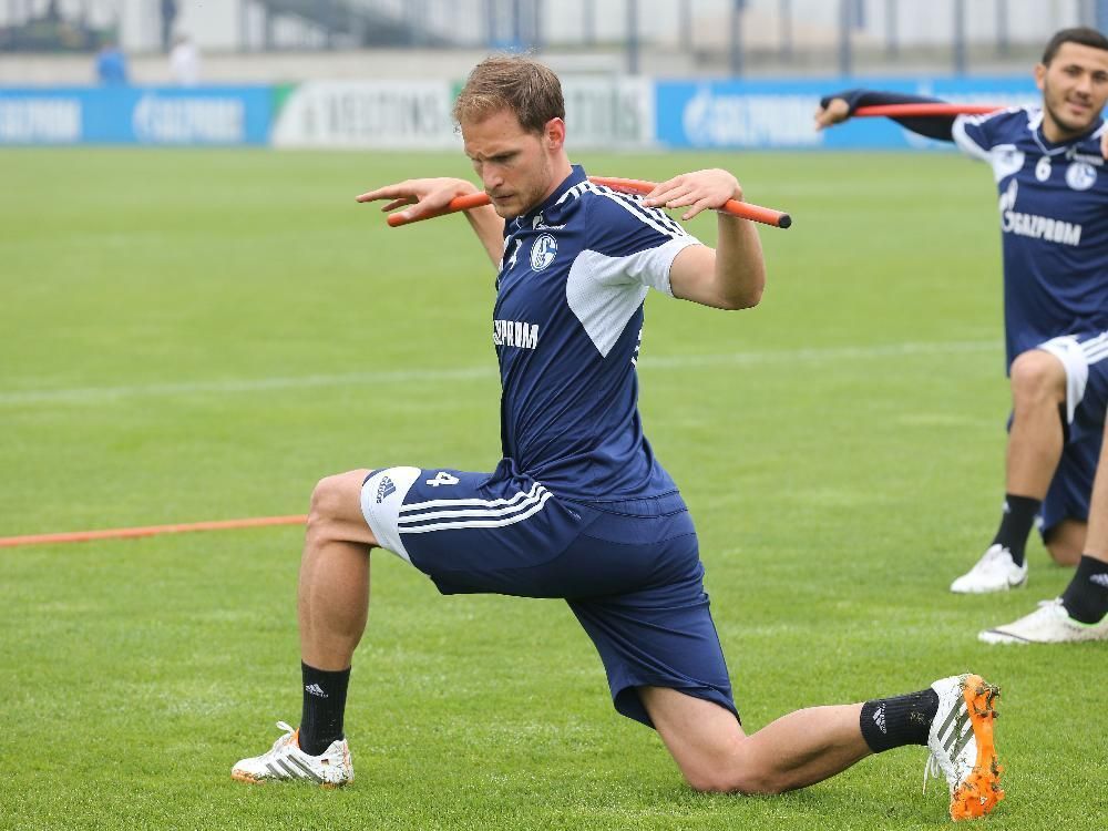 Schalke H Wedes Zur Ck Im Mannschaftstraining