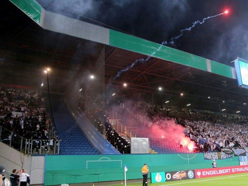 Nach Pyro Skandal In Rostock DFB Kontrollausschuss Ermittelt