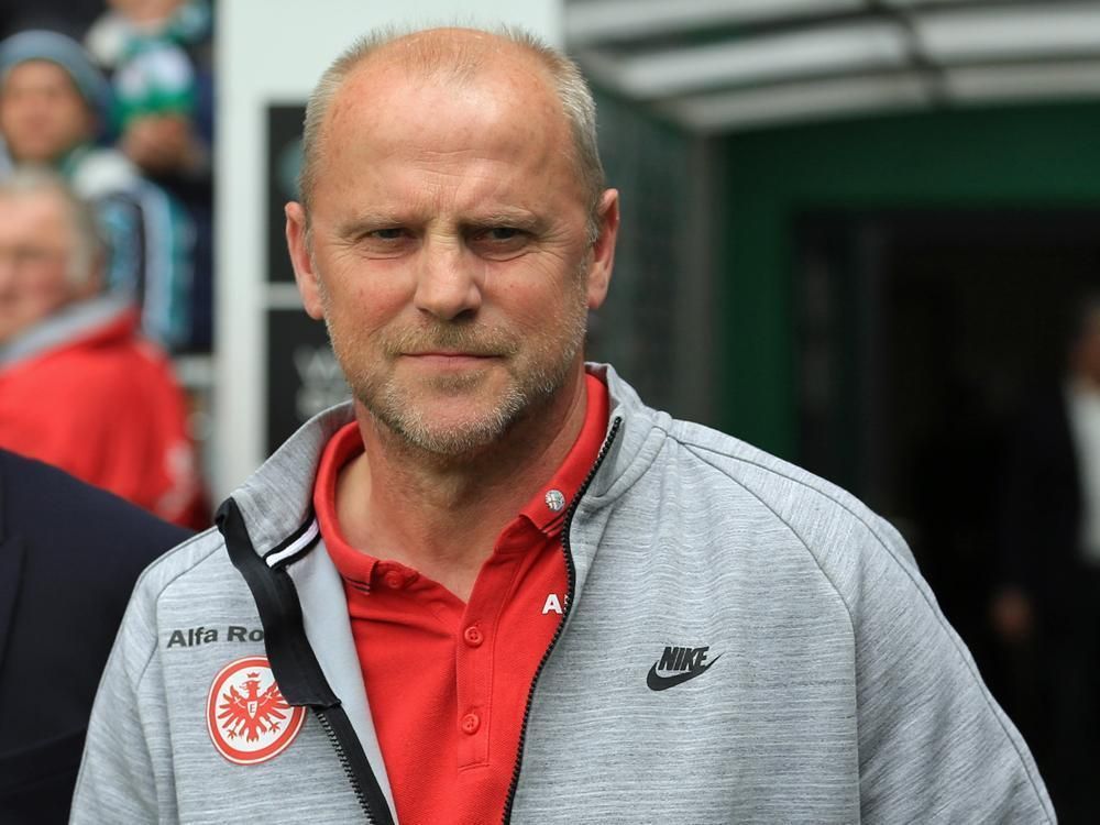 Eintracht Frankfurter Team stärkt Schaaf den Rücken