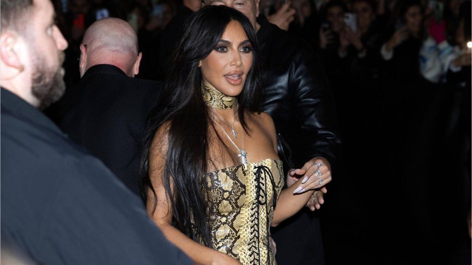 "Wie Donatella Versace": Fans erkennen Kim Kardashian kaum wieder