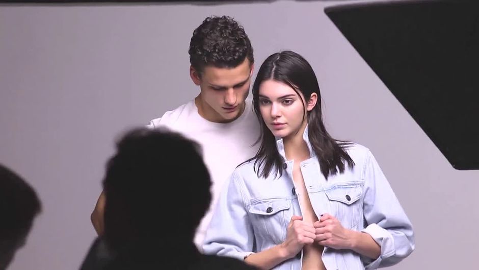 Kendall Jenner Posiert Schon Wieder Oben Ohne Prosieben