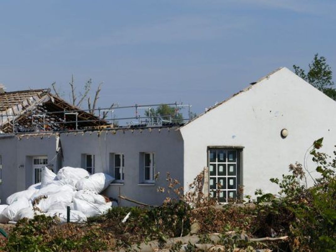 Auch diese Schule in Lippstadt wurde schwer beschädigt als der Tornado 2022 über die Stadt zog.