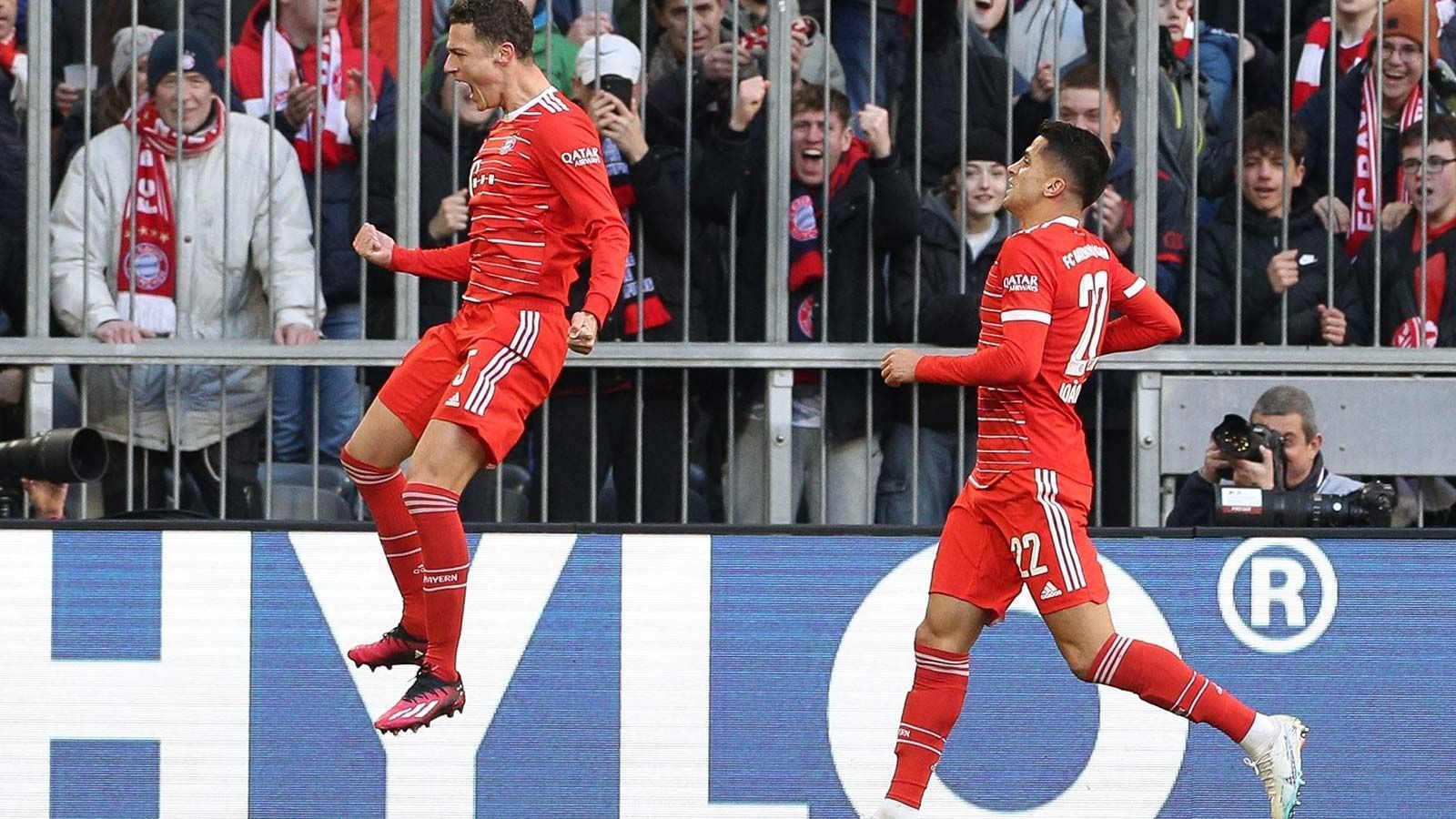 
                <strong>FC Bayern München gegen FC Augsburg: Noten der Bayern-Stars</strong><br>
                Der FC Bayern München will im Rennen um die Meisterschaft Druck auf Verfolger Borussia Dortmund aufbauen. Am 24. Spieltag ging es gegen den FC Augsburg, der mit einem 5:3 nach Hause geschickt wurde. ran hat die Spieler der Bayern in einer Einzelkritik benotet.
              