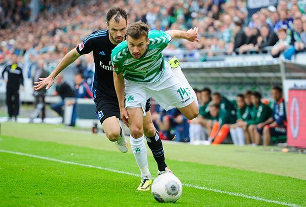 
                <strong>Greuther Fürth vs. Hamburger SV</strong><br>
                Fürth beginnt offensiv und sucht den Weg nach vorne. Beim HSV ist Heiko Westermann wieder in die Startelf gerückt. 
              