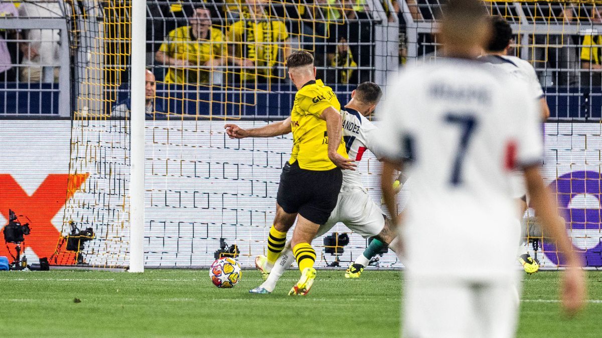 Signal-Iduna-Park, Dortmund, 01.05.2024: Niclas Fuellkrug of Dortmund kicks the 1:0 goal during the Championsleague match Borussia Dortmund vs. Paris Saint-Germain. *** Signal Iduna Park, Dortmund,...