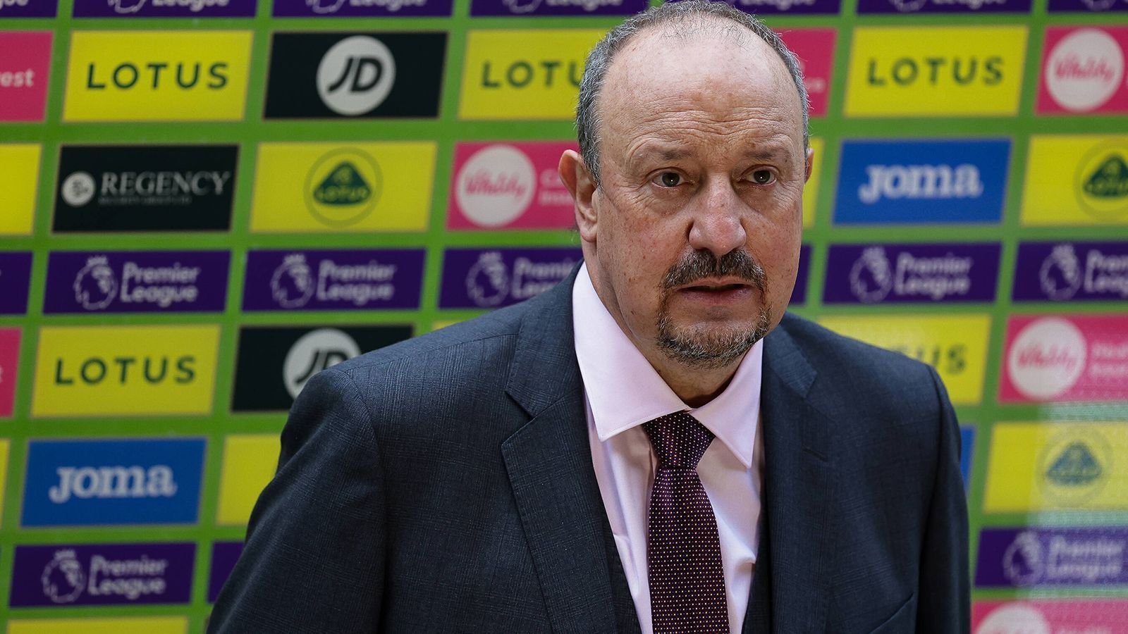 
                <strong>Platz 9: Rafael Benitez – 6,24 Punkte</strong><br>
                Seit sich der FC Everton zu Beginn des Jahres 2022 von Rafel Benitez getrennt hat, ist der Spanier vereinslos. Der 63-Jährige trainierte zahlreiche Topklubs, darunter Real Madrid, den FC Liverpool und Inter Mailand. Als Spieler schaffte er nie den großen Durchbruch.
              