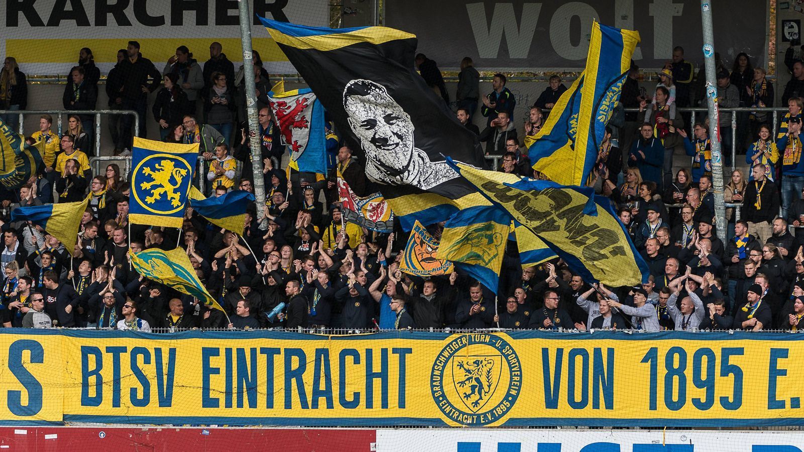 
                <strong>Platz 2: Eintracht Braunschweig</strong><br>
                Durchschnittliche Zuschauerzahl: 17.080Gesamt: 170.800
              