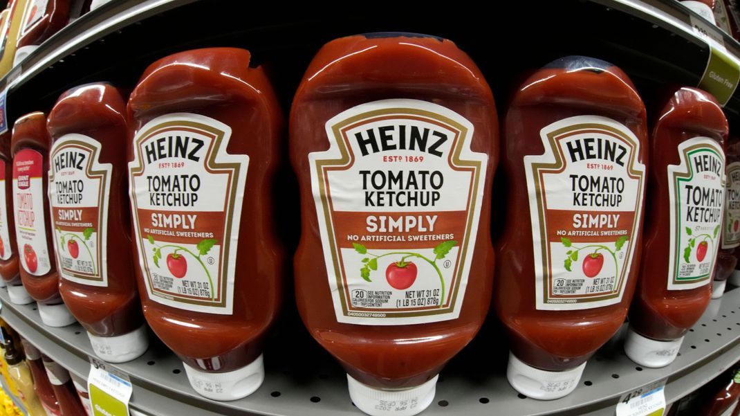 Die bekannte Ketchup-Marke Heinz ist großer Testverlierer: Viel zu viel Zucker und Schimmelpilzgifte.