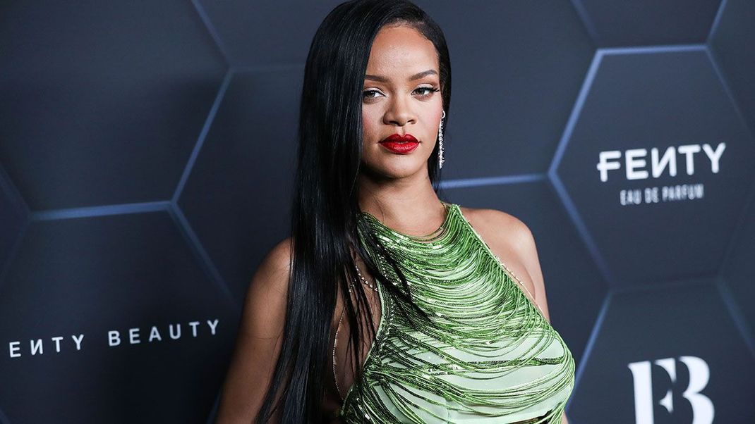 Rihanna ist nicht nur Sängerin, sondern auch Unternehmerin. Mit Fenty Beuaty verdient sie Millionen.
