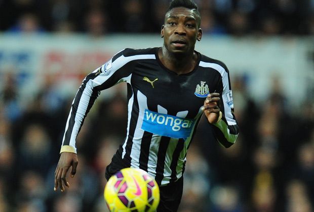 
                <strong>Linkes Mittelfeld: Sammy Ameobi (Newcastle United)</strong><br>
                Der zweite Newcastle-Kicker, der es in die Top-Elf schafft, ist Sammy Ameobi. 21 Premier-League-Spiele, zwei Tore und zwei Vorlagen stehen für den 22-Jährigen in dieser Saison aktuell auf der Haben-Seite.
              