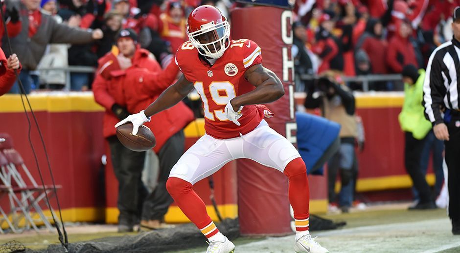 
                <strong>Jeremy Maclin zu den Baltimore Ravens</strong><br>
                Er dürfte wohl einer der heißesten Free Agents auf dem Markt gewesen sein. Nun hat Jeremy Maclin ein neues zu Hause gefunden. Der Wide Receiver unterschreibt bei den Baltimore Ravens einen Vertrag über zwei Jahre, der ihm laut NFL-Insider Ian Rapoport insgesamt elf Millionen US-Dollar einbringen soll. Zuvor wurde auch über ein Interesse der Cleveland Browns und der Buffalo Bills spekuliert. Maclin wurde völlig überraschend am 2. Juni von den Kansas City Chiefs entlassen. 
              