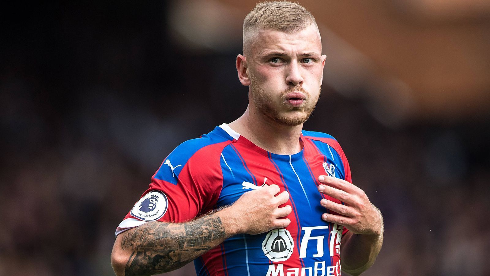 
                <strong>Max Meyer (Crystal Palace)</strong><br>
                Von seinem unrühmlichen Abgang vom FC Schalke 04 im Sommer 2018 hat sich der offensive Mittelfeldmann wohl mehr erhofft. Bis jetzt kommt der 24-Jährige nicht über die Ersatzrolle hinaus, absolvierte in der vergangenen Saison nur 17 Premier-League-Spiele (nur sieben Startelf-Einsätze). Im März wurde noch berichtet, dass Palace ihn im Sommer ziehen lassen will, jetzt ist es aber ruhiger um ihn geworden. 
              