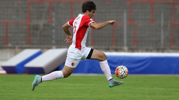 
                <strong>Jan Moravek</strong><br>
                Platz 7: Jan Moravek (FC Augsburg) - 547 Tage verletzt (68 Spiele verpasst u.a. wegen Muskelfaserrissen und Kreuzbandriss)
              
