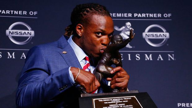 
                <strong>Heisman Trophy: Derrick Henry</strong><br>
                Wer wird der kommende Star in der NFL? Im Draft 2016 werden die Teams wieder die besten College-Spieler auswählen. Große Chancen hat wohl auch Running Back Derrick Henry, welcher erst kürzlich mit der Heisman Trophy ausgezeichnet wurde. ran.de zeigen zehn weitere Spieler, die das Potenzial haben, der nächste NFL-Star zu werden.
              