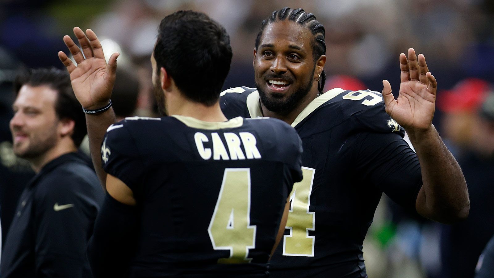 <strong>New Orleans Saints</strong><br>WR Michael Thomas<br>WR Chris Olave<br>SR Rashid Shaheed<br>LT Trevor Penning<br>LG Andrus Peat<br>C Erik McCoy<br>RG Cesar Ruiz<br>RT Ryan Ramczyk<br>TE Juwan Johnson<br>QB Derek Carr<br>RB Jamaal Williams <em>(Alvin Kamara erst gesperrt)</em><br>(FB Adam Prentice)