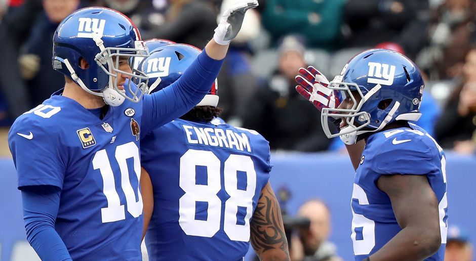 
                <strong>New York Giants</strong><br>
                Franchise-Rekorde: Evan Engram fing mit sechs Touchdown-Pässen die meisten aller Rookie-Tight-Ends in der Geschichte der New York Giants.Landon Collins ist der erste Safety der Franchise-Geschichte, der in drei aufeinanderfolgenden Spielzeiten jeweils mindestens 95 Tackles verbuchen konnte.
              