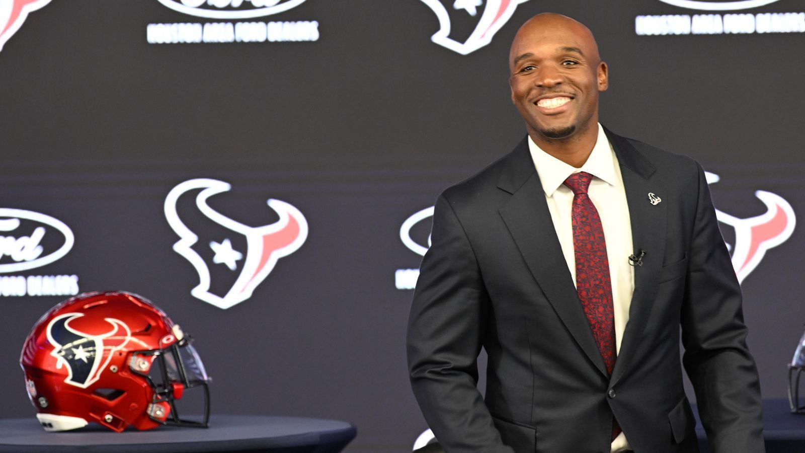 
                <strong>DeMeco Ryans (Houston Texans)</strong><br>
                Auch DeMeco Ryans startet bei den Houston Texans in sein erstes Head-Coach-Abenteuer in der NFL. Deshalb wird er auch er nicht bewertet.
              