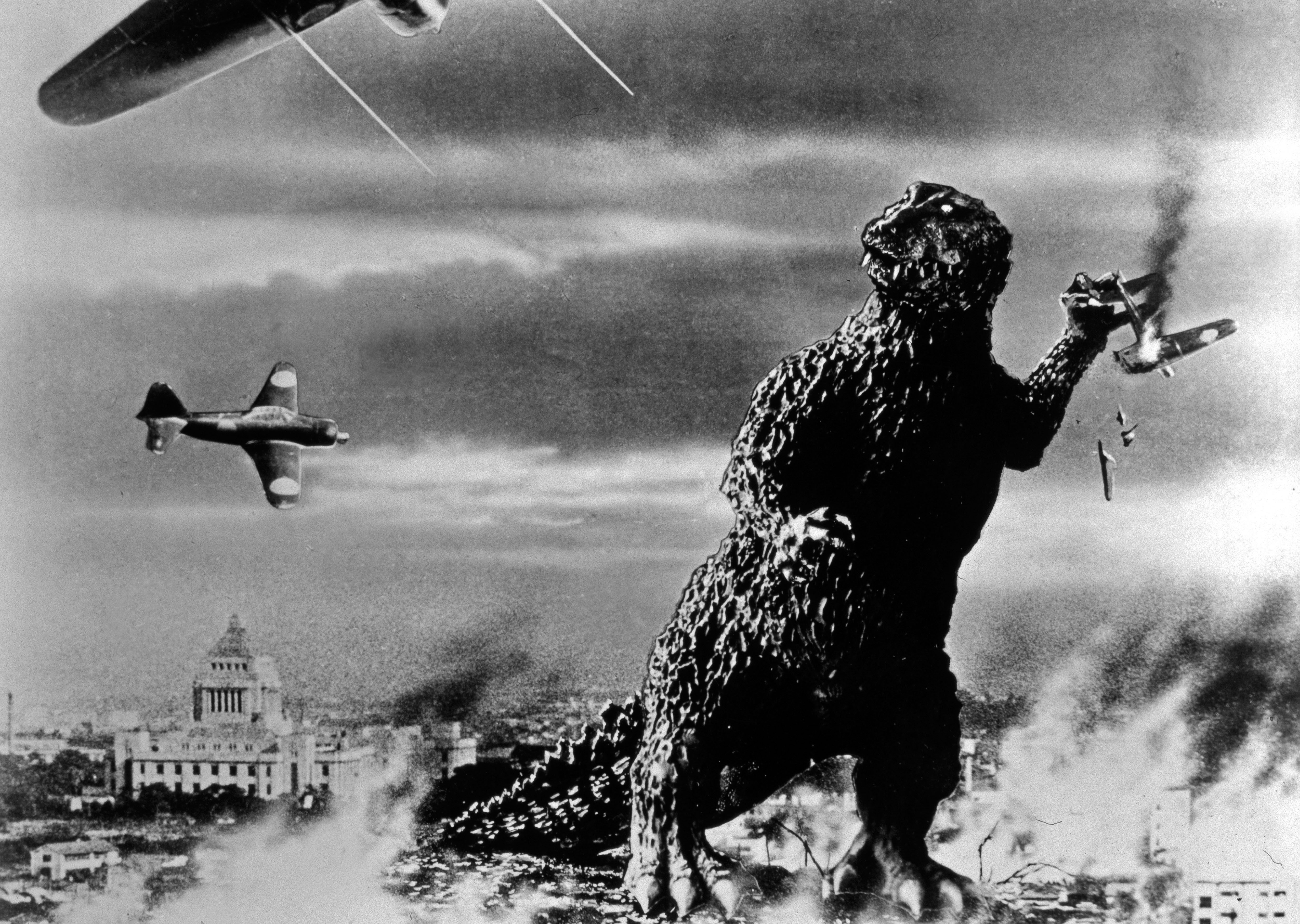 Der Original-Godzilla erscheint 1954 erstmals auf der Leinwand. Die Riesenechse wird noch ganz ohne Computeranimation, mithilfe der Suitmation-Technik dargestellt.
