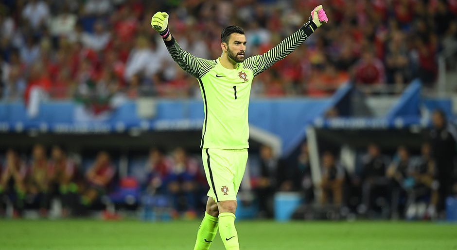 
                <strong>Rui Patricio</strong><br>
                Laut der "Sun" soll unter anderem Portugals Nationaltorhüter Rui Patricio ein Kandidat für die Nachfolge von Hart sein. So sollen unter anderem die Leistungen Patricios bei der Europameisterschaft Pep Guardiola nachhaltig beeindruckt haben. Die heißesten Ersatzkandidaten kommen jedoch aus der spanischen Liga.
              