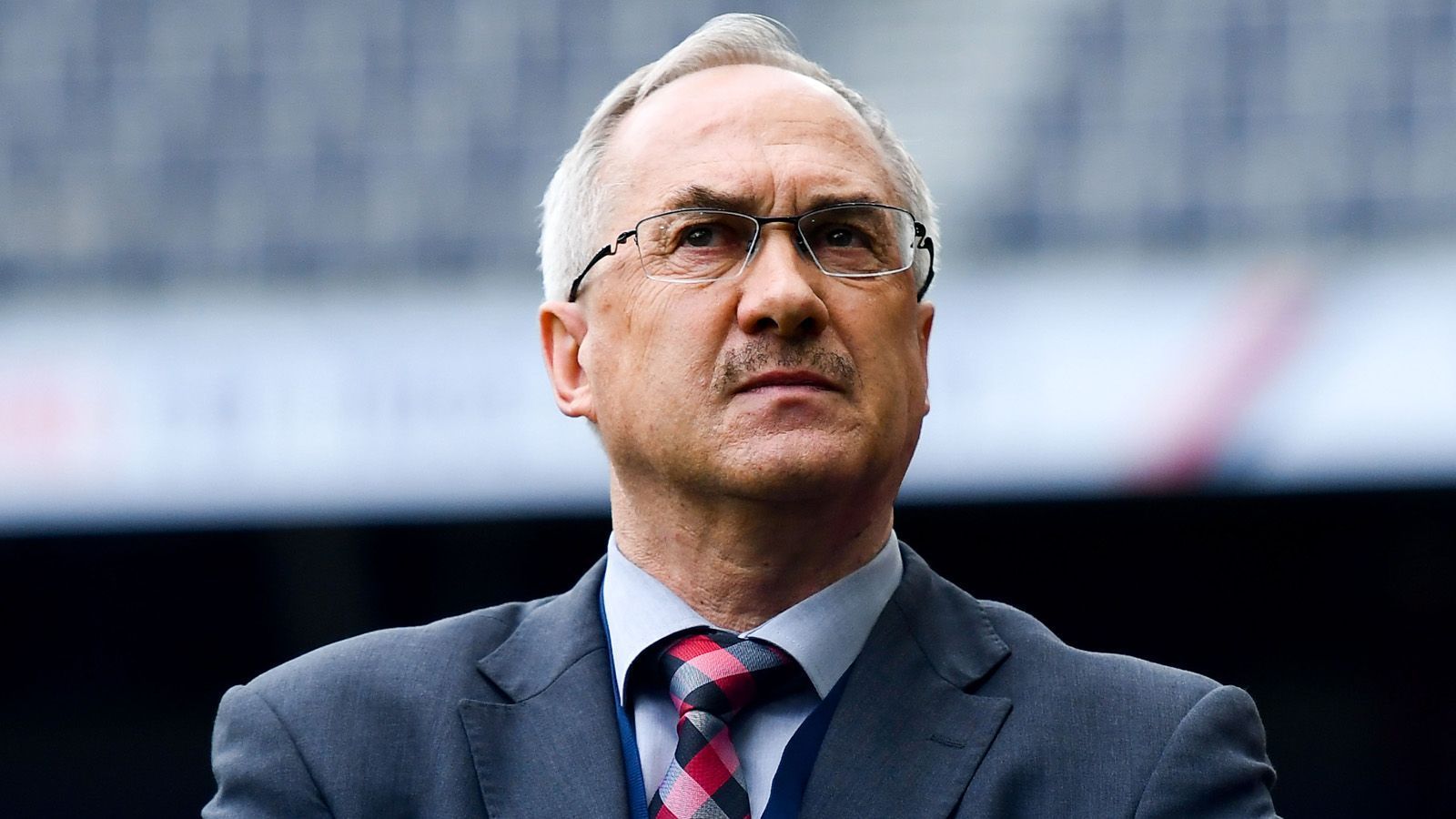 
                <strong>Uli Stielike (Tianjin Teda)</strong><br>
                Der ehemalige Spieler von Real Madrid und Co-Trainer der deutschen Nationalmannschaft wird in China neuer Trainer von Sandro Wagner werden. Nach seiner Entlassung als Nationaltrainer Südkoreas heuerte Stielike in China an und betreut die Mannschaft von Tianjin Teda seit September 2017. In bisher 39 Spielen holte der Europameister von 1980 1,28 Punkte pro Spiele. Da waren andere Deutsche auf den Trainerbänken Chinas schon erfolgreicher....
              