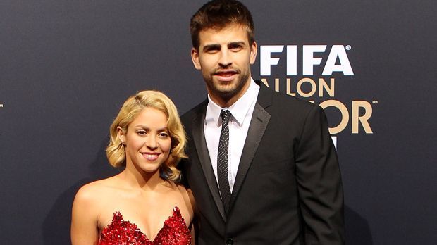 
                <strong>Gerard Pique</strong><br>
                Gerard Pique: Gut, der Mann ist Spanier, hat aber schon in England bei ManUnited gespielt. Möglicher Bonus-Punkt: Der 28-Jährige hat mit Sängerin und Ehefrau Shakira ein potentielles Bond-Girl an seiner Seite.
              