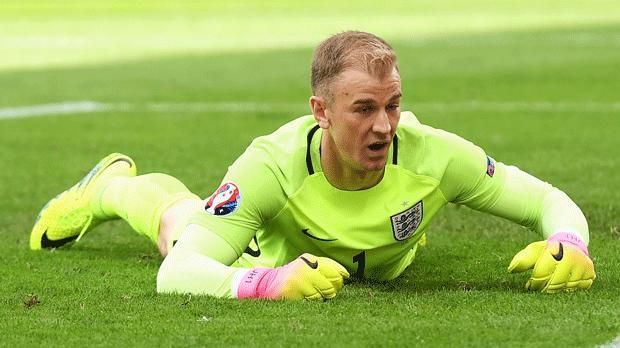
                <strong>Joe Hart</strong><br>
                Joe Hart: Erinnerungen an eigentlich längst vergessene Grusel-Auftritte englischer Torhüter flammten wieder auf. Ein Wackler zu Beginn, dann ließ Hart auch noch den haltbaren Freistoß von Gareth Bale aus über 30 Metern passieren. ran-Note: 6
              