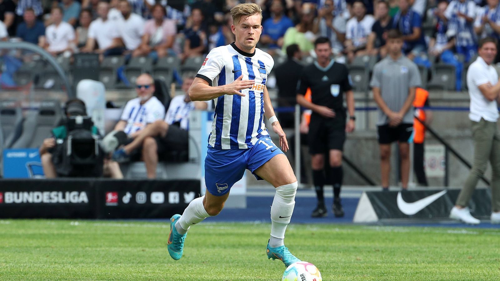 
                <strong>Maximilian Mittelstädt</strong><br>
                Sollte sich ein Abnehmer finden, der eine entsprechende Ablöse für Maximilian Mittelstädt bietet, dürfe der 25-Jährige die Hertha dem Bericht nach ebenfalls verlassen. Das Hertha-Eigengewächs steht ohnehin nur noch bis 2023 unter Vertrag. Bereits Mitte Juli berichtete der "Kicker", dass Mittelstädt selbst über einen Wechsel nachdenke, nachdem er vermeintlich nicht die beste Perspektive unter Coach Schwarz haben dürfte. Um noch etwas Geld zu kassieren, würden die Berliner dem Linksfuß wohl auch keine allzu großen Steine in Sachen Ablöseforderung in den Weg legen.
              