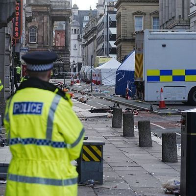 Siegerparade in Liverpool - Auto fährt in Menschenmenge