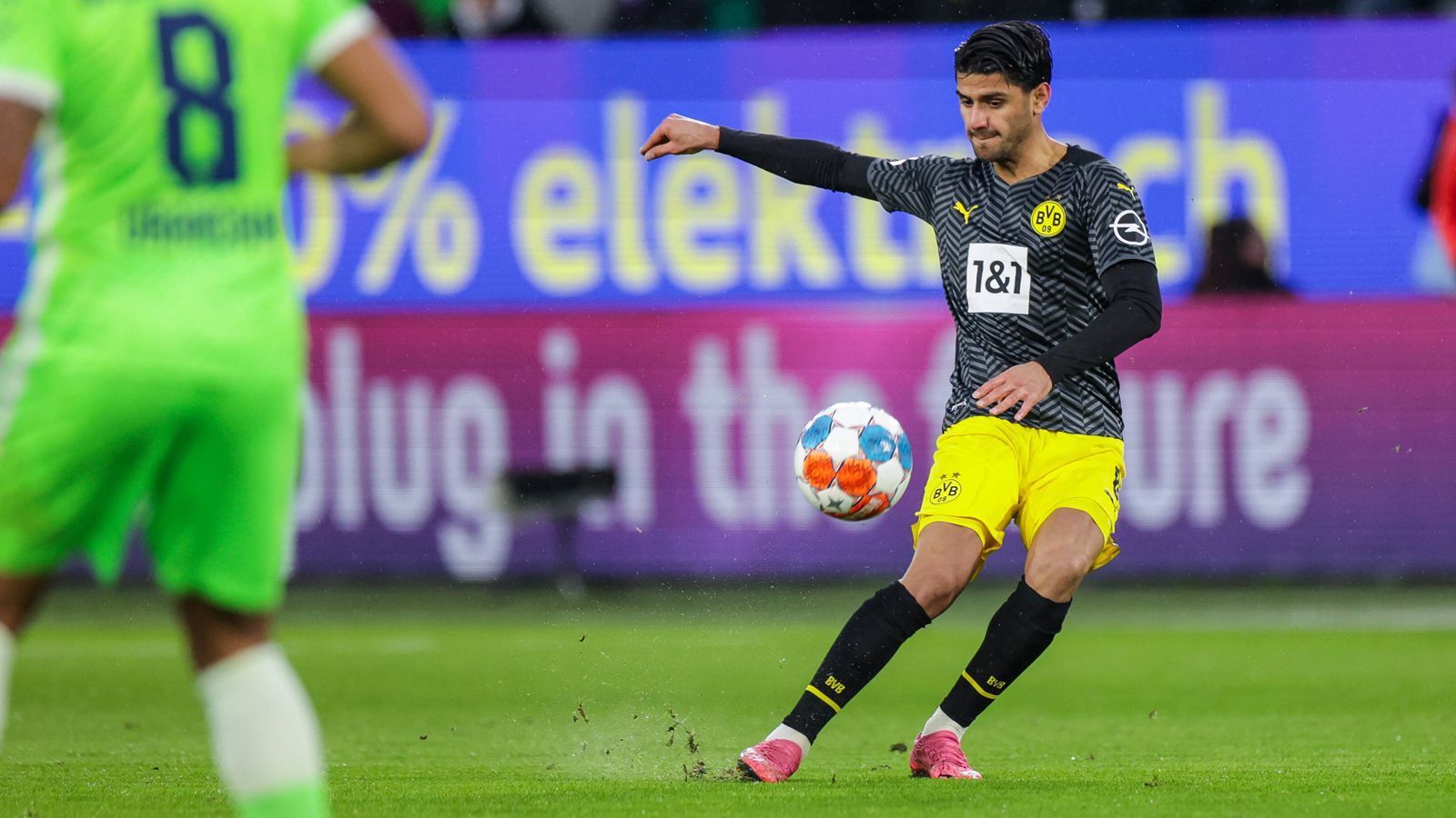 
                <strong>Mahmoud Dahoud</strong><br>
                Hatte die erste echte Chance des BVB, zielte aber knapp vorbei. Dahoud fiel Mitte der ersten Halbzeit im Strafraum, bekam aber keinen Elfmeter. Bemühte sich, blieb aber ohne auffällige Aktionen. ran-Note: 3
              