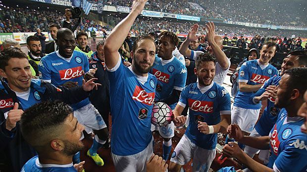 
                <strong>SSC Neapel</strong><br>
                SSC Neapel (Italien): Als Vizemeister sind die "Azzurri" wieder dabei in der Königsklasse. Auch dank eines Dreierpacks von Torjäger Gonzalo Higuain beim 4:0 über Absteiger Frosinone verteidigt Napoli Platz zwei in der Serie A vor dem AS Rom.
              