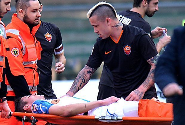 
                <strong>Federico Mattiellos Beinbruch</strong><br>
                Auch Gegenspieler Radja Nainggolan entschuldigt sich umgehend nach dem Unfall. Es bleibt zu hoffen, dass Mattiello seine Karriere fortsetzen kann. Gute Besserung.
              