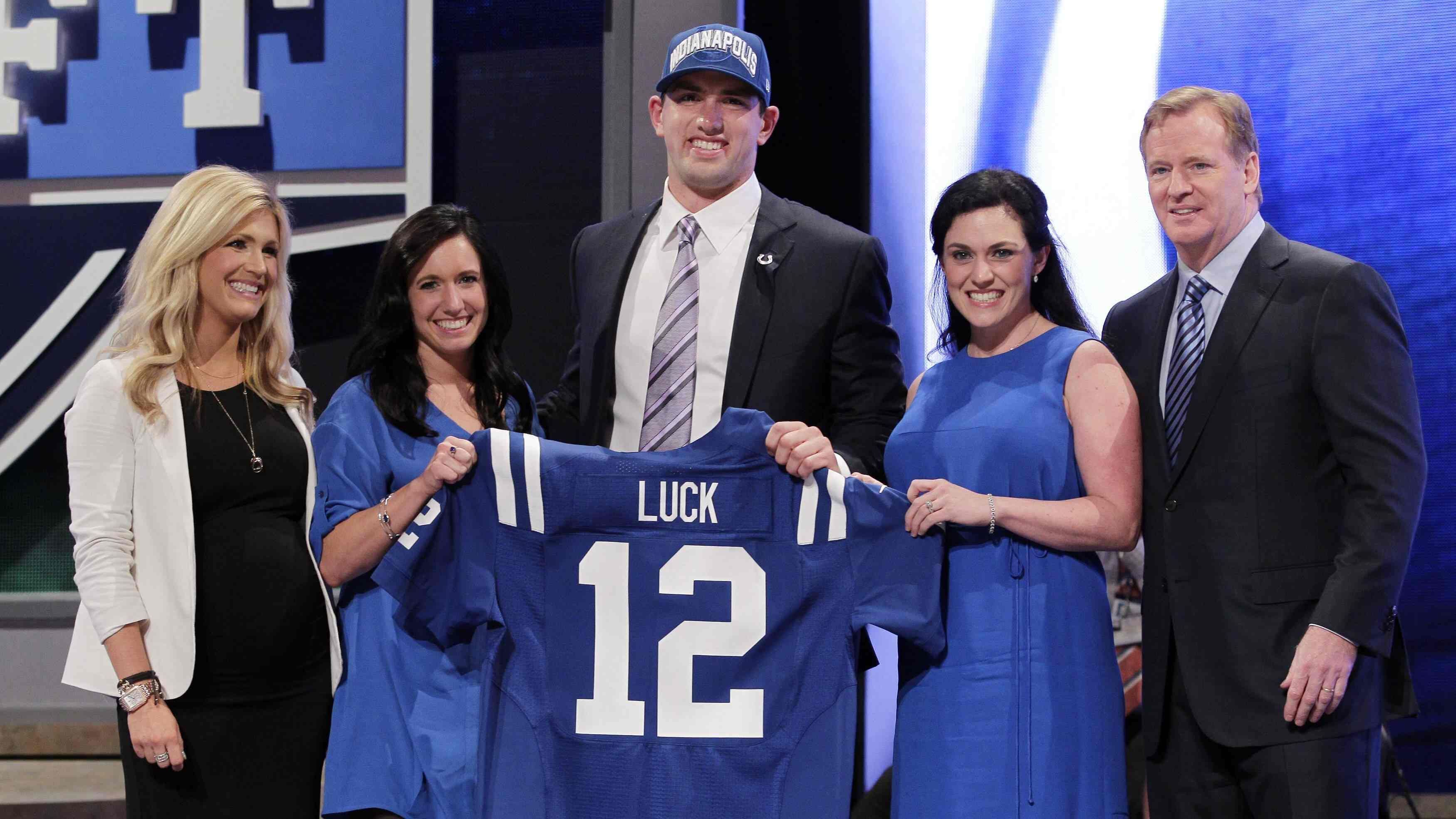 
                <strong>Andrew Luck </strong><br>
                 - Draft: 2012 an 1. Stelle von den Indianapolis Colts   - Stationen: Indianapolis Colts 2012 bis 2019   - Karriere 2019 beendet 
              