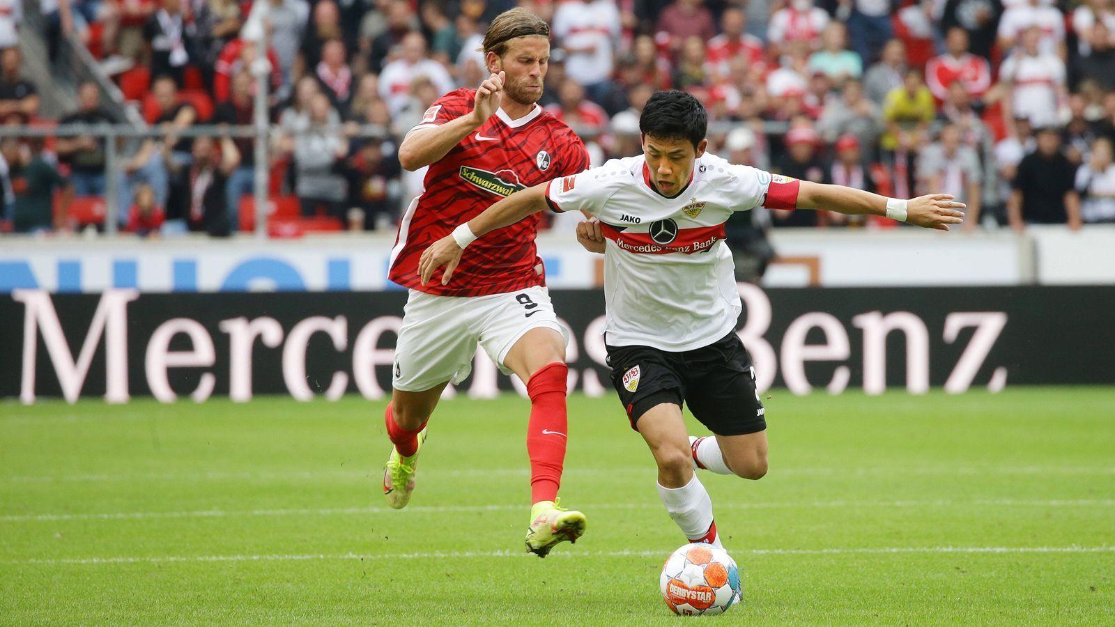 
                <strong>3. Spieltag: VfB Stuttgart - SC Freiburg</strong><br>
                Zum Süd-West-Duell kommt es bereits am 3. Spieltag. Die Freiburger Europa-League-Teilnehmer dürften sich auf die Partie freuen, schließlich sind sie seit über vier Jahren in der Bundesliga gegen die Schwaben ungeschlagen. Der VfB hingegen hat sich durch den Last-Minute-Treffer von Wataru Endo am letzten Spieltag gegen Köln gerade so in der Liga gehalten und durstet nach einem Sieg gegen die Breisgauer. Sollte es im Hinspiel nicht klappen, gibt es in der Rückrunde am 20. Spieltag in Freiburg die nächste Chance dafür.
              