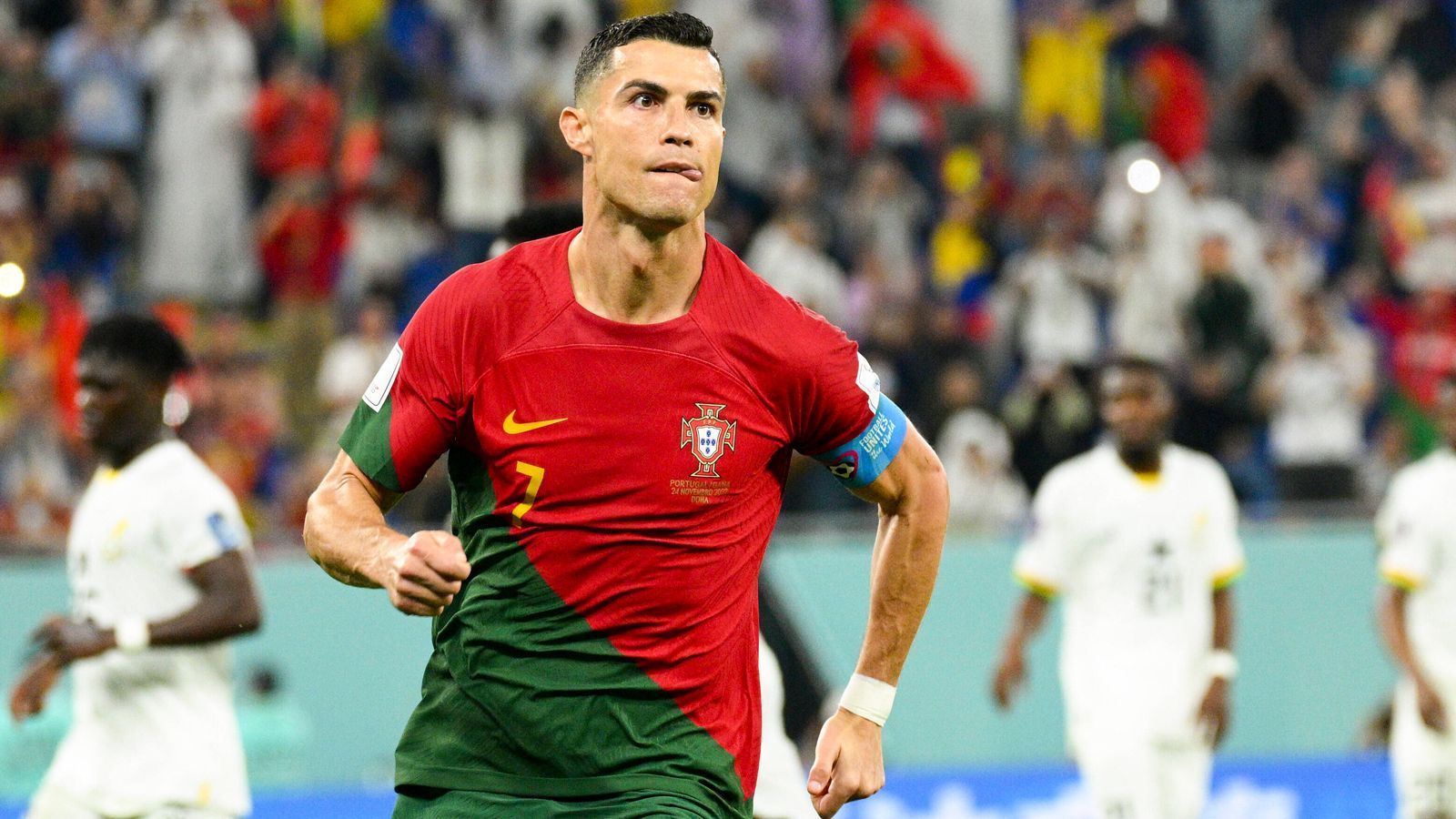 
                <strong>Torschütze bei fünf verschiedenen Weltmeisterschaften</strong><br>
                Cristiano Ronaldo knackt eine weitere Bestmarke. Der Portugiese kürt sich durch einen Treffer vom Punkt gegen Ghana zum ersten Spieler überhaupt, der bei fünf verschiedenen Weltmeisterschaften mindestens ein Tor erzielen konnte.
              