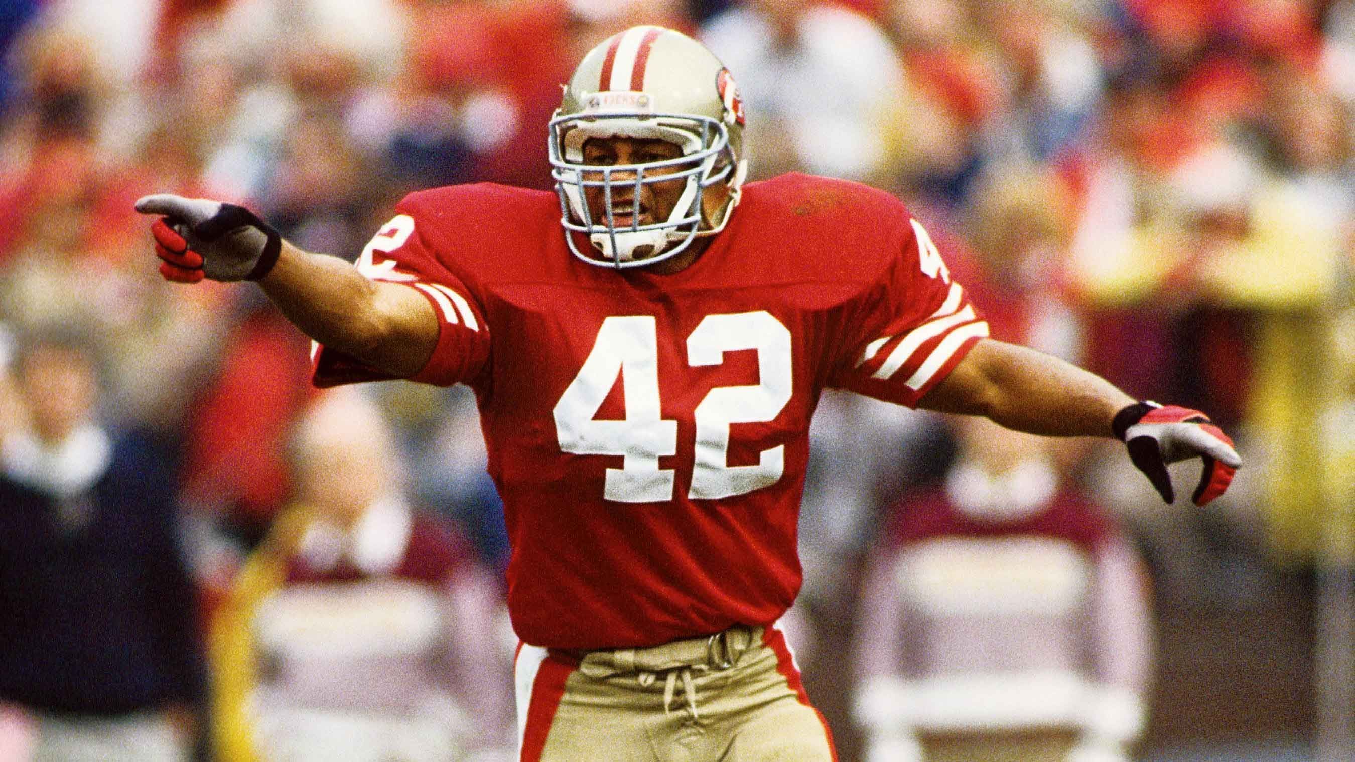 <strong>42: Ronnie Lott</strong><br>Teams: San Francisco 49ers, Los Angeles Raiders, New York Jets<br>Position: Safety<br>Erfolge: Pro Football Hall of Famer, viermaliger Super-Bowl-Champion, sechsmaliger All-Pro, zehnmaliger Pro Bowler<br>Honorable Mentions: Johnny Robinson, Sid Luckman
