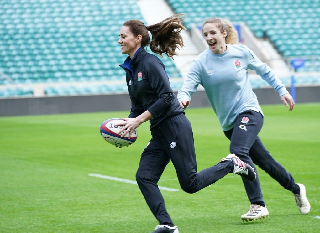Bei ihren öffentlichen Auftritten muss sich Kate auch ab und an sportlich betätigen. Beim Rugby hatte die Herzogin sichtlich viel Spaß.