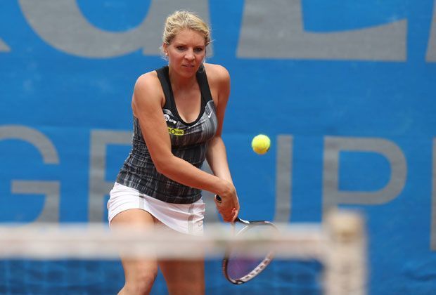 
                <strong>Nina Zander</strong><br>
                Die 24-jährige Lokalmatadorin hat sich über die Qualifikation ins Hauptfeld des WTA-Turniers in Nürnberg gespielt - und dort dann leider gleich deutlich verloren: Nina Zander
              
