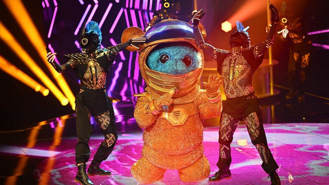 In Folge 3 von "The Masked Singer" liefert die Marsmaus eine spektakuläre Show ab. Für die Gunst der Zuschauer:innen reicht es jedoch nicht. Die Maske sammelt die wenigsten Stimmen und muss sich enthüllen.