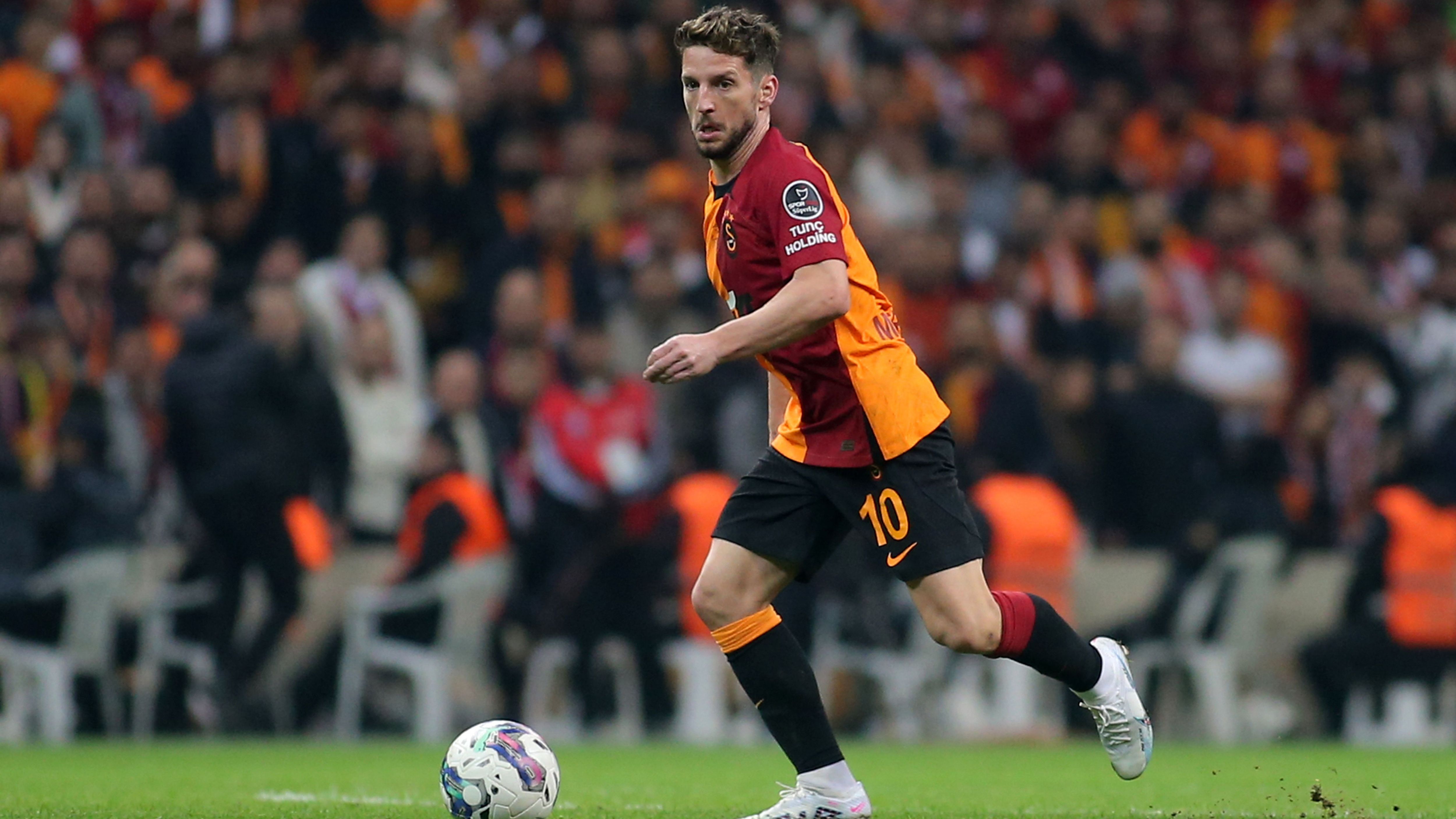 <strong>Dries Mertens</strong><br>Mit dem 109-maligen Nationalspieler Belgiens läuft seit einem Jahr ein weiterer prominenter Spieler für "Gala" auf. In der Süper Lig glänzt der langjährige Star der SSC Neapel in dieser Saison vor allem als Vorbereiter. Nach acht Spielen hat er schon drei Assists auf dem Konto.