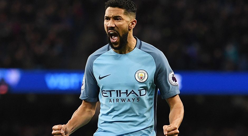 
                <strong>Abwehr: Gael Clichy (Manchester City)</strong><br>
                Abwehr: Gael Clichy (Manchester City). Derzeit liegen die Vertragsgespräche zwischen dem Franzosen und Manchester City auf Eis. "Meine Zukunft ist irrelevant", wischte Clichy Nachfragen zuletzt beiseite. Noch ist unklar, ob Guardiola beim zu erwartenden City-Transfergewitter im Sommer zukünftig weiter auf den 31-Jährigen setzt.
              