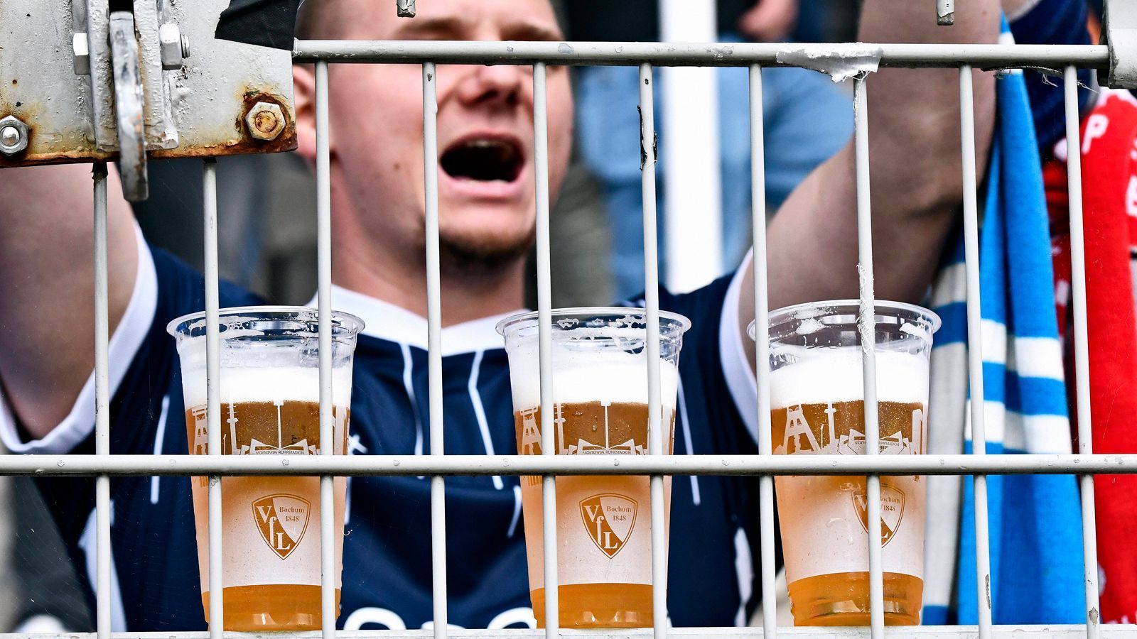 <strong>Platz 4 (geteilt): VfL Bochum (9,50 Euro)</strong><br>- Bier: 5,30 Euro<br>- Bratwurst: 4,20 Euro