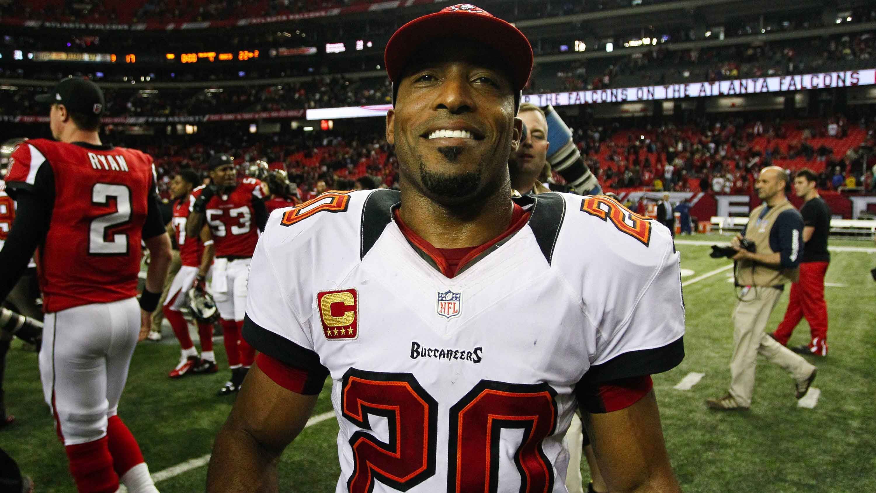 
                <strong>Tampa Bay Buccaneers</strong><br>
                &#x2022; Franchise-Rekord (all-time): Ronde Barber, 1997-2012: 47<br>&#x2022; Franchise-Rekord (eine Saison): Ronde Barber, 2001: 10<br>
              
