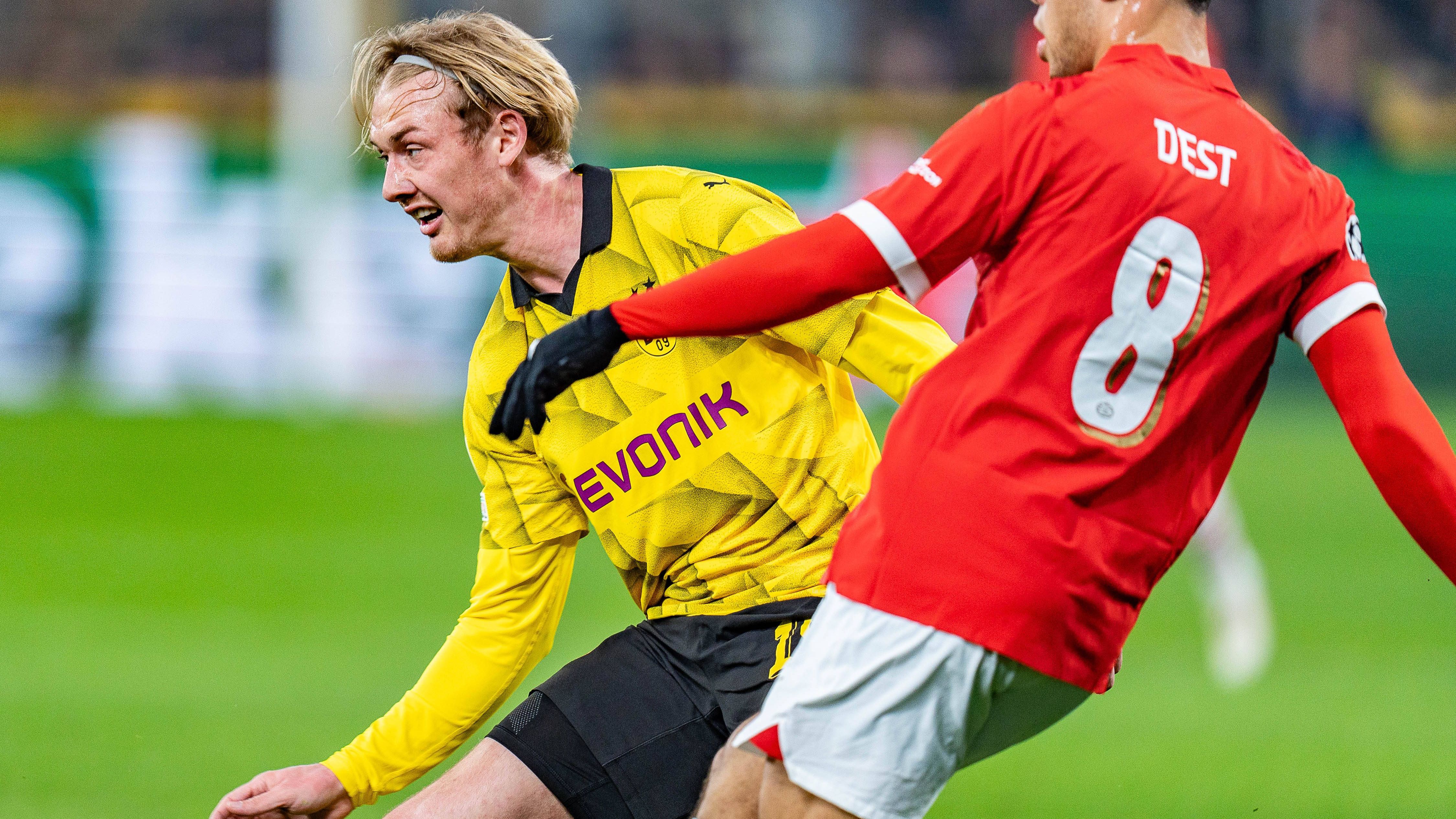 <strong>Julian Brandt</strong><br>Auch er beginnt stark, ist an einigen Angriffen beteiligt und sorgt mit überlegten Pässen für gefährliche Tempo-Angriffe. Nimmt sich aber auch Auszeiten, wirkt mit zunehmender Spielzeit ausgepumpt, viel will ihm nicht mehr gelingen. Geht in der 58. Minute vom Platz. <em><strong>ran</strong></em>-Note: 4