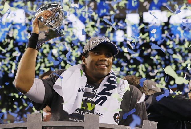 
                <strong>Seattles magische Nacht!</strong><br>
                Ebenfalls stark war Quarterback Russell Wilson, der sich enorm steigerte und erstaunliche Reife zeigte. Mit 25 ist der hochveranlagte Spielmacher der drittjüngste Super-Bowl-Champion nach Tom Brady und Ben Roethlisberger.
              