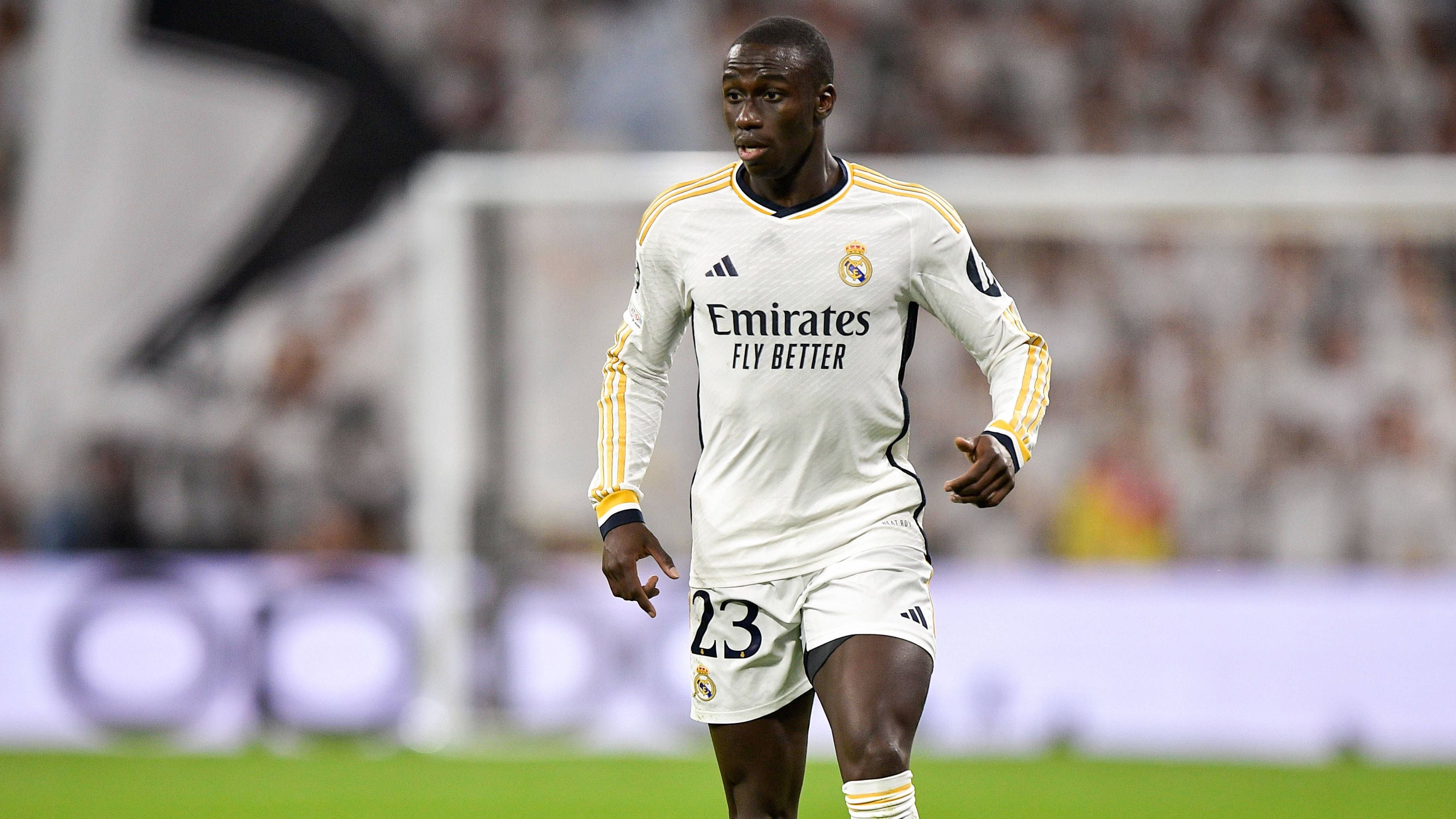 <strong>Ferland Mendy (Real Madrid)</strong><br>Nervt Sane in der Anfangsphase mehrfach mit Zweikämpfen an der Grenze zum Erlaubten. Damit bringt Mendy seinen Gegenspieler komplett aus dem Konzept. Hat alles im Griff und kann auch offensiv Akzente setzen. Eine Top-Leistung des Linksverteidigers. <strong><em>ran</em></strong>-Note: 2.