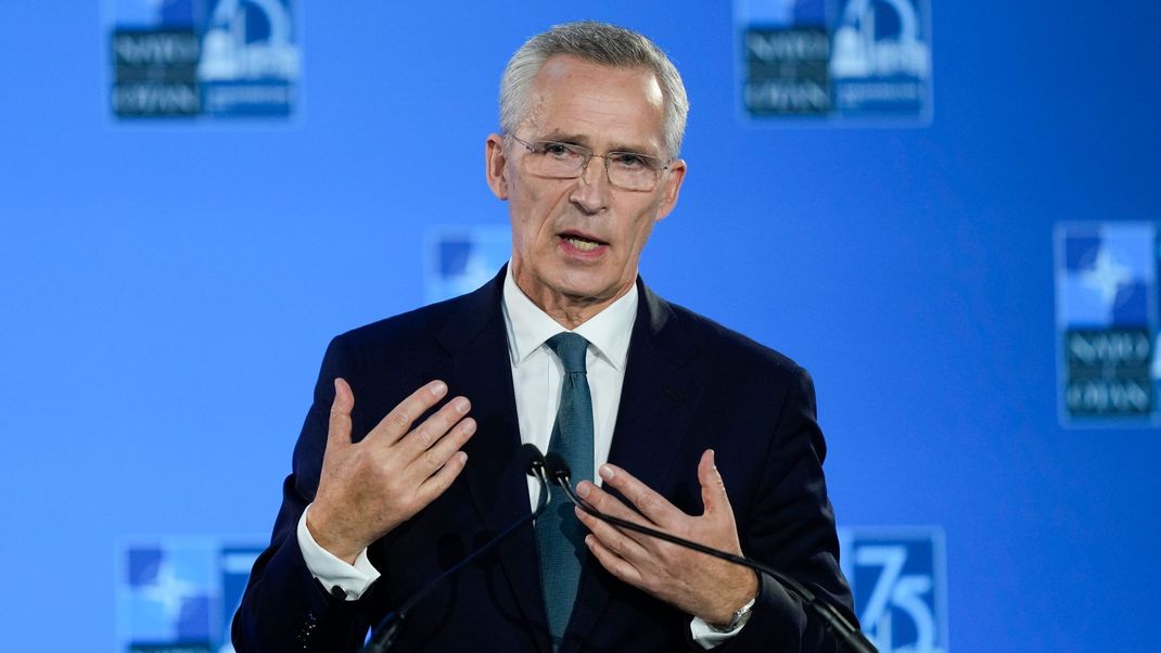 NATO-Generalsekretär Jens Stoltenberg. sieht keine Eskalationsgefahr durch Langstreckenwaffen, der Kreml hingegen warnt davor.