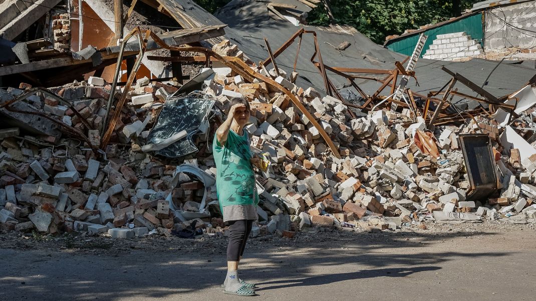 Grauenvolle Bilder überall in der Ukraine: Jetzt wurde der oberste "Schlächter von Butscha" vom Kreml in Haft genommen.