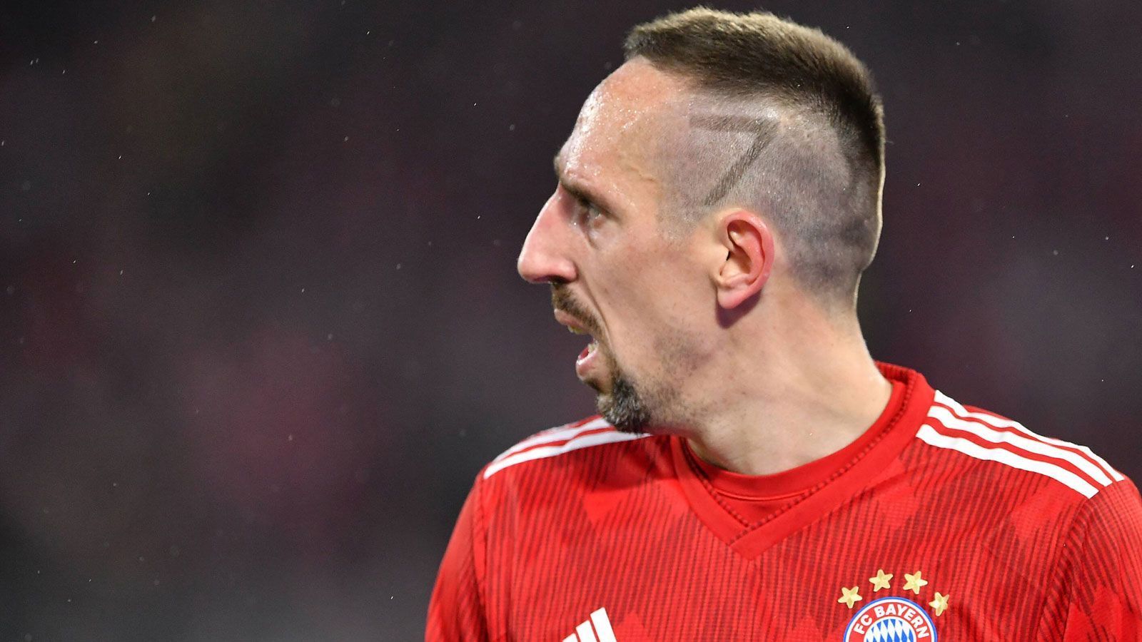 
                <strong>Franck Ribery (FC Bayern)</strong><br>
                Ab Minute 69 Teilnehmer an der fröhlichen Bayern-Sause. Ohne nennenswerte Aktionen, aber sicherlich mit Spaß. ran-Note: 3
              