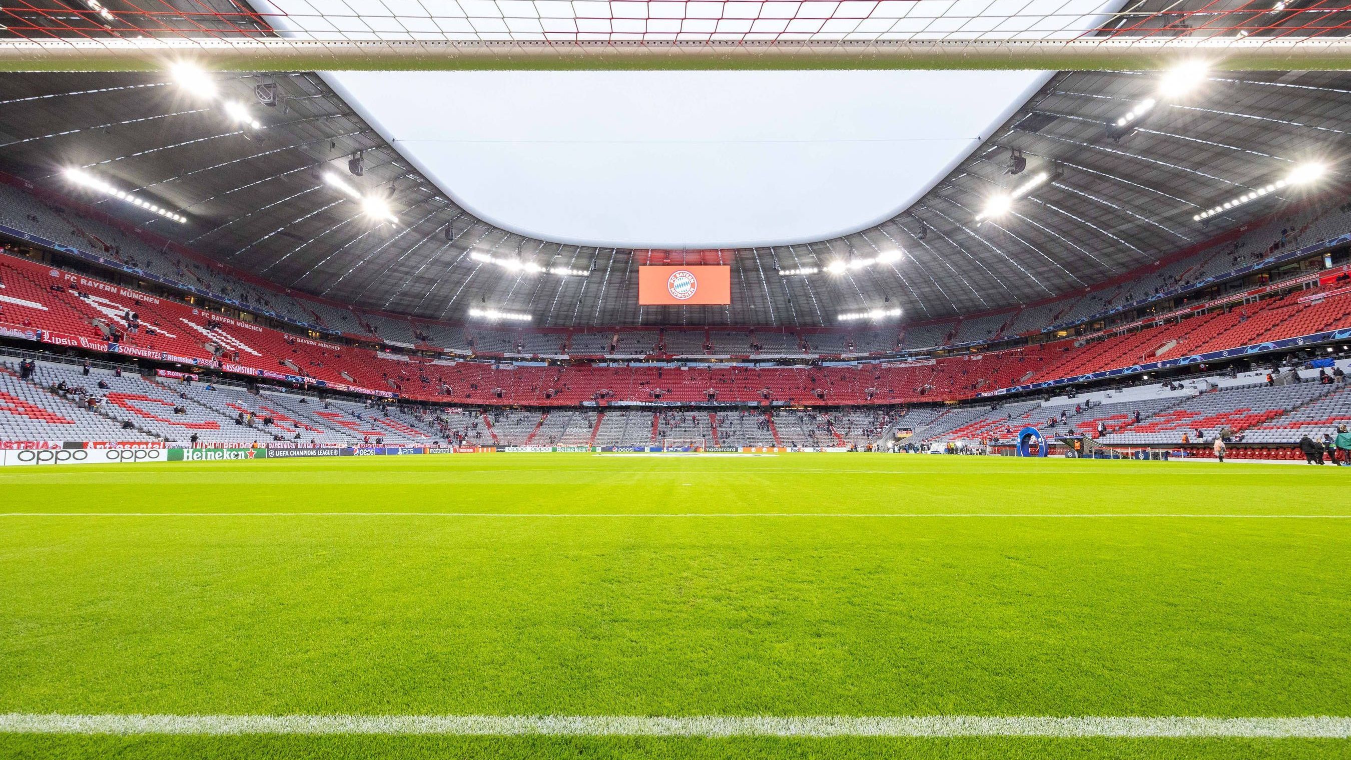 <strong>Allianz Arena (München)</strong><br>• Heimverein: FC Bayern München<br>• Fassungsvermögen: 75.024 Plätze<br>• Eröffnet: 2005