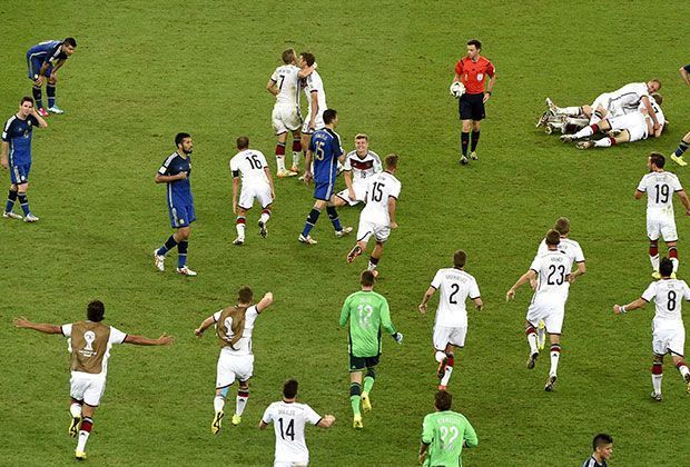 
                <strong>Deutschland - Argentinien: Das nächste Kapitel</strong><br>
                Endlich stehen sie wieder auf dem Rasen: Die Weltmeister haben am Mittwoch ihren ersten großen Auftritt nach dem WM-Finale von Rio - und das ausgerechnet gegen Finalgegner Argentinien (ab 20:30 Uhr im Liveticker). ran.de blickt auf denkwürdige Duelle zurück. 
              